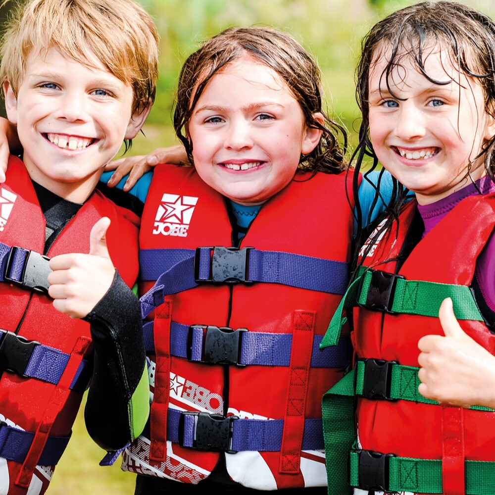 three children thumbs up