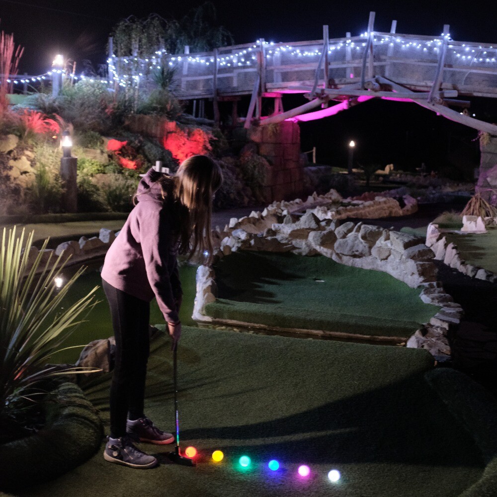 Aztec Adventure The Lost Valley Glow Golf